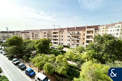 One Bedroom I Corner Unit I VOT I 982 SQFT