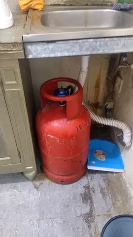 16kg Red LPG Gas Cylinder — Used, Good Working Condition