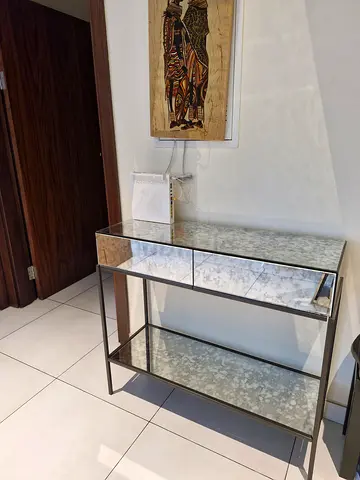 Side mirror table