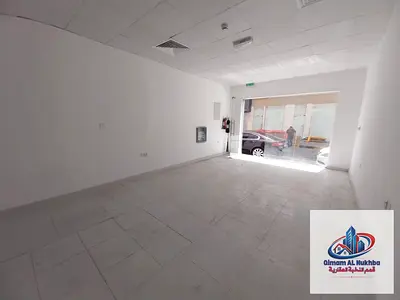 محل للإيجار في الغوير الشارقة مساحة كبيرة جداً تشطيب كامل تكييف مركزي جاهز لجميع الأنشطة التجارية موقع مميز مع 4 أو 6 شيكات