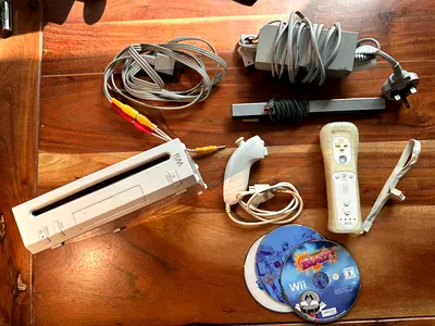 Classifieds: Nintendo Wii console bundle with controllers, sensor bar ...