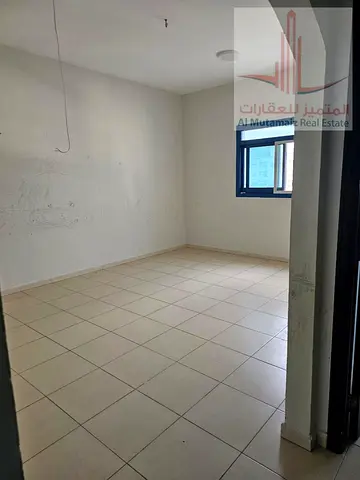 الراشدية3/بلكونة/باركن خلف البناية/مميزة/للعائلات