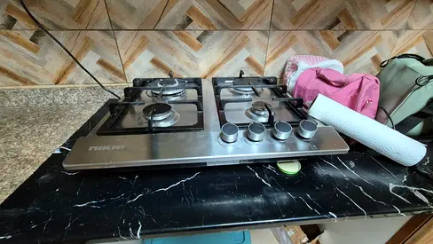 Built-in 4-Burner Stainless Steel Gas Hob - Good Condition