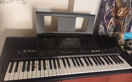 Yamaha PSR E463 keyboard in perfect condition