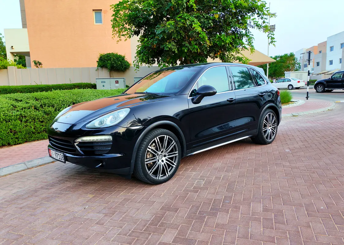Porsche Cayenne 2014 — photo 1 of 15