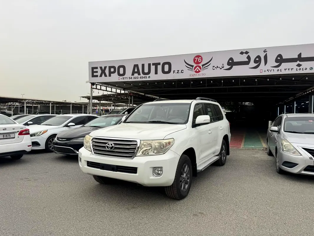 Toyota Land Cruiser 2012 — photo 1 of 13