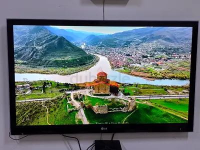 LG TV + TV STAND, 47 Inch lg led tv (non smart) working good condition