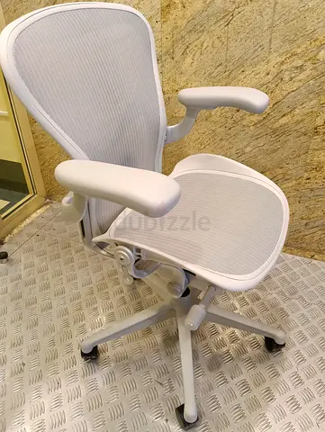 Selling herman miller remasterd chair.gray colour
