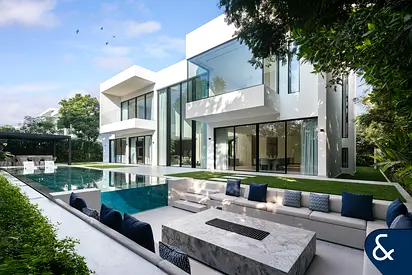 5 bed 8,500 Sq Ft | 10,750 Plot | Park Facing