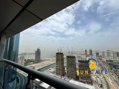 Higher floor, near the tram, with an open sea view
