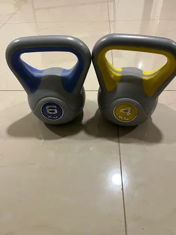 Set of 4kg and 6kg Kettlebell Weights - Good Condition