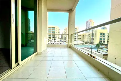 Tenanted | Mid-floor | Corner Unit |