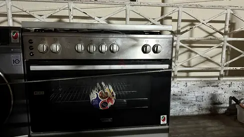 Gas stove with oven