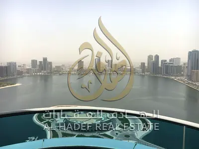 شقة فاخرة للبيع – كورنيش بحيرة، الشارقة  فرصة مميزة لامتلاك شقة فاخرة في واحدة من أرقى مناطق إمارة الشارقة، تقع في برج بلو تاور على الطابق 37 مع إطلال