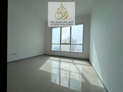 للإيجار السنوي في إمارة الشارقة منطقة المجاز 2 شقة سكنية مكونة من غرفتين وصالة بموقع مميز جداً قريب من شرطة البحيرة وفي قلب منطقة حيوية قريبة من جميع