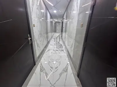 للإيجار شقة مميزة في منطقة المويهات 3، تتكون من غرفة وصالة بتصميم عملي يوفر الراحة والخصوصية، مناسبة للعائلات الصغيرة أو الأفراد