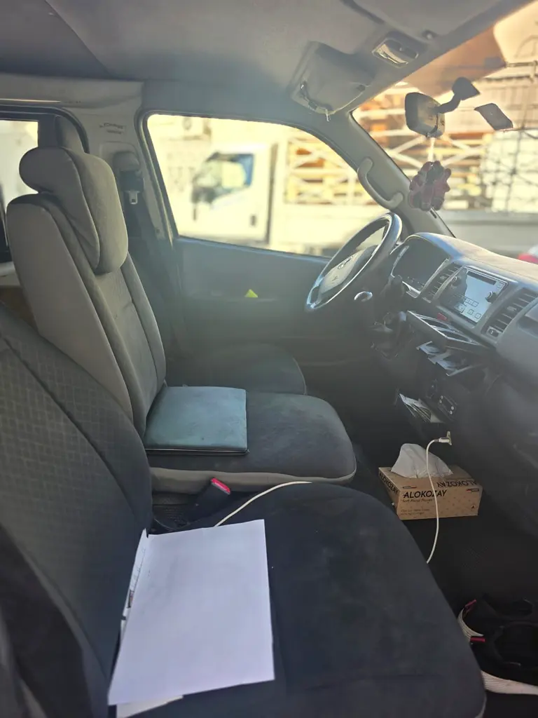 Toyota Hiace 2014 — photo 1 of 6
