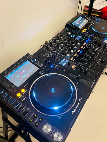 Pioneer CDJ 2000 nxs2 PAIR with DJM 900 nexus 2 DJ Mixer