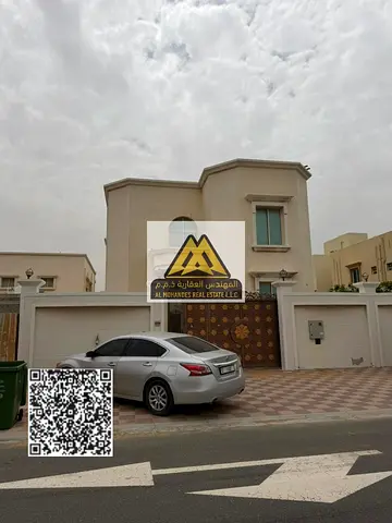 للإيجار فيلا في منطقة الرقايب – عجمان، بموقع مميز ومساحات واسعة مناسبة للعائلات الكبيرة، مع تصميم عملي يوفر الراحة والخصوصية.