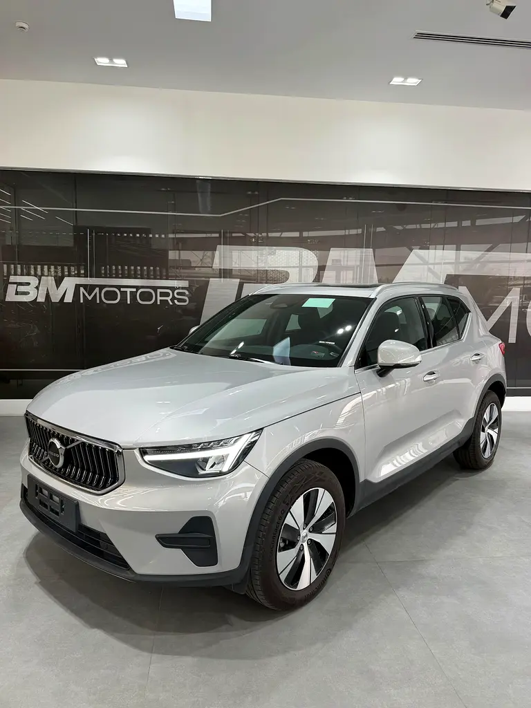 Volvo XC40 2024 — photo 1 of 12