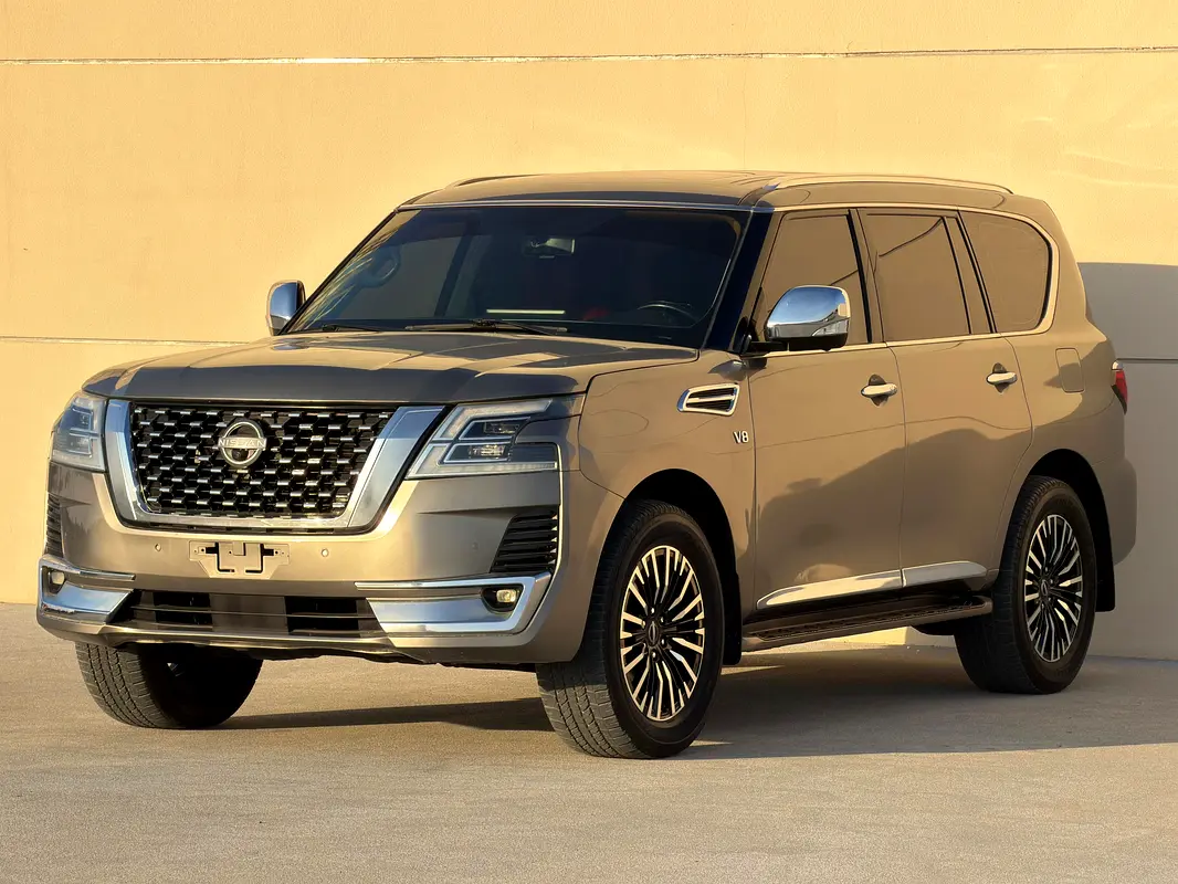 Nissan Patrol 2018 — photo 1 of 9