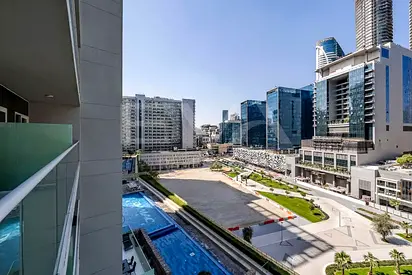 BURJ KHALIFA AND POOL VIEW | UNFURNISHED | VACANT