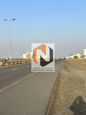 للبيع أراضٍ تجارية سور كلباء  أرضي+ 3 طوابق