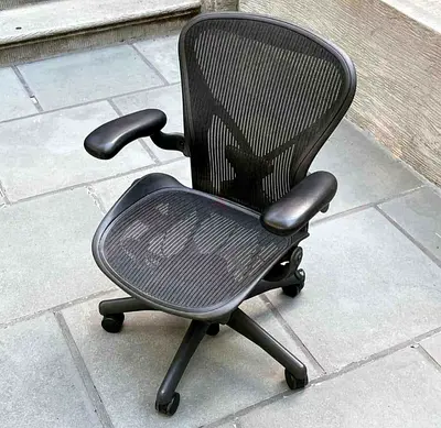 Size Available A,B,C Herman Miller Aeron Classic Chair  Fully Adjustable  The Most Comfortable Offic