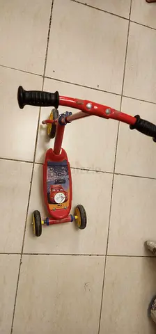 Red three-wheel kids scooter — good condition