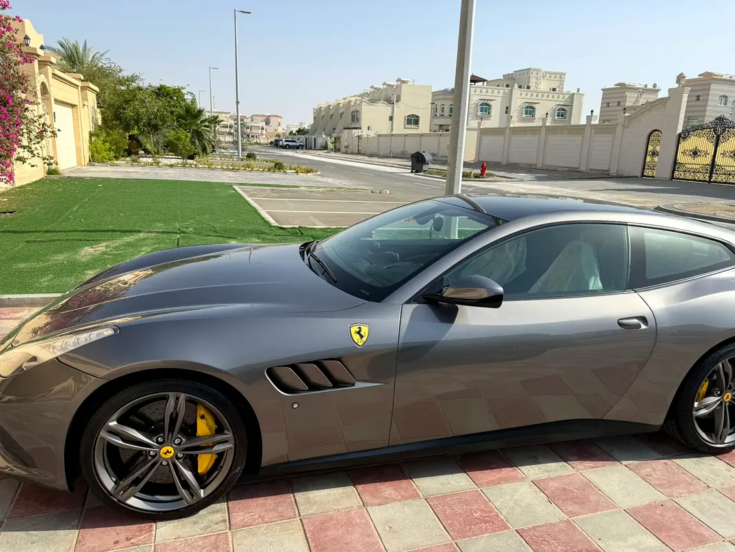 Ferrari GTC4 Lusso 2017 — photo 1 of 6