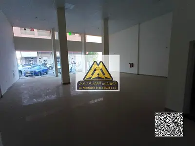 للإيجار السنوي – محل تجاري في المويهات 2 – عجمان (موقع مميز، مساحة كبيرة وحمام داخلي)