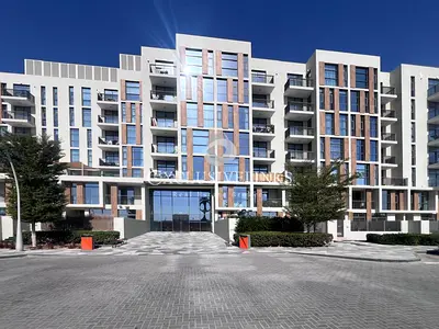 Vacant | Pool Access | Spacious & Light