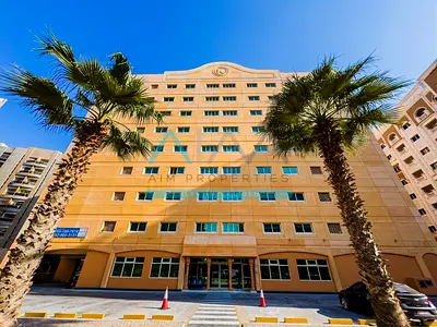 شقة غرفتين وصالة للبيع شرفة ومرافق ممتازة، مثالية للعائلات