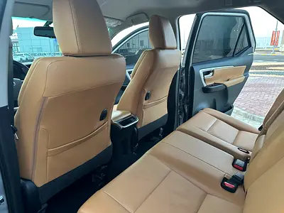 2025 Toyota FORTUNER 照片 10