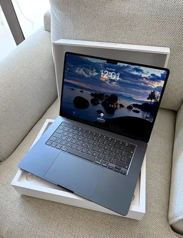 MacBook Air M4 15 inch 256GB with Apple Care Plus till 2028