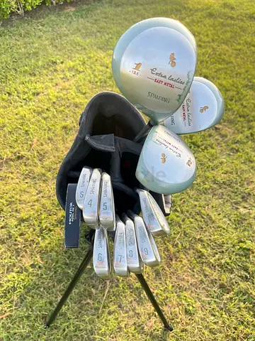 Complete Golf Set – Spalding Clubs + Nike Stand Bag