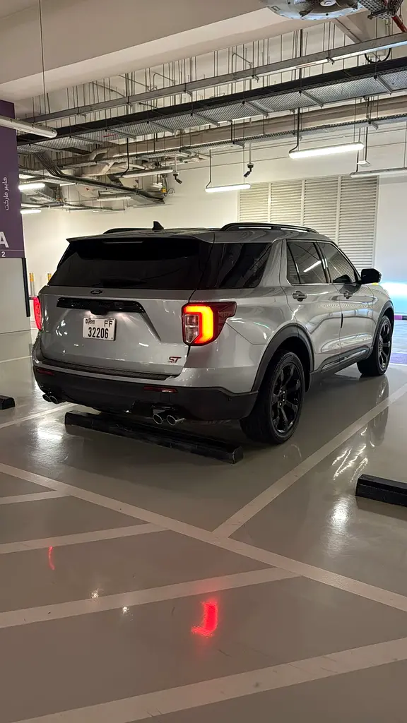 Ford Explorer 2022 — photo 1 of 8
