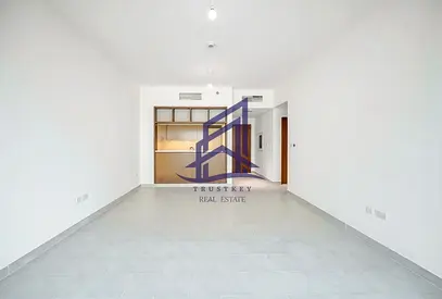 Creek Living | Great Deal | High Floor | Ready To Move