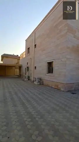 للبيع فيلا طابقين منطقة الرماقية ضاحية واسط مساحة الأرض 10 ألف قدم شارع جار