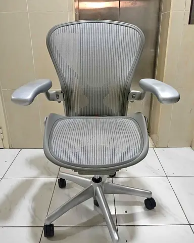 Selling for Herman Miller Areon classic chair size B size and C available