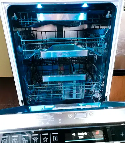 Siemens iQ700 Built-in Dishwasher – 3 Rack Zeolith Technology by ura
