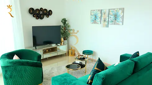 1BR Urban Retreat | Skyline Views | 20% Off