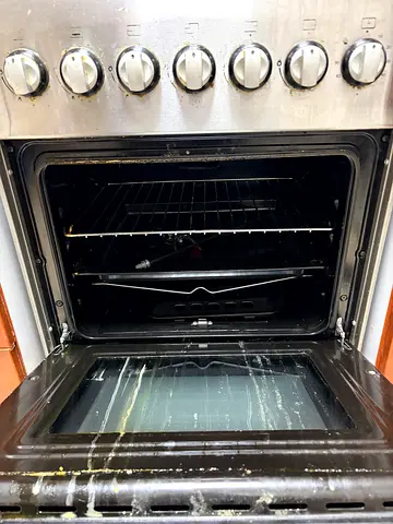 Used freestanding gas oven with grill - good working condition
