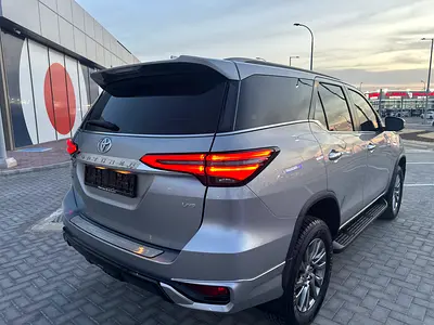 2025 Toyota FORTUNER 照片 4
