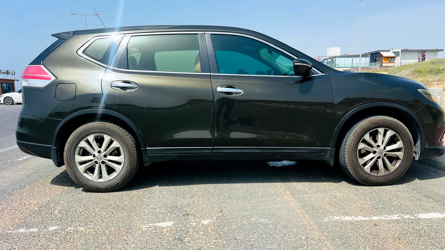 Nissan X-Trail 2015 — photo 1 of 8