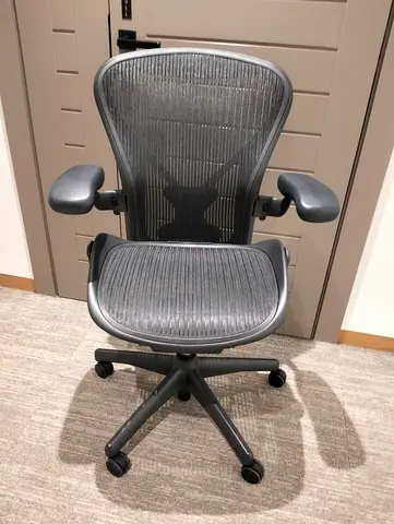For selling Herman Miller Areon classic chair size B size and C full loaded