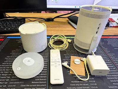 Samsung The Freestyle 2nd Gen Portable Projector With Battery Base Remort and Adaptor