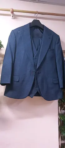 Slim fit suit 3 piece made in Turkey size 48