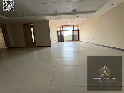 اشيك وافخم شقة اول ساكن تتكون من ثلاث غرف نوم _صالة واسعة جدا _مطبخ مجهز _4 حمام _صيانة كاملة علي المالك طول فترة الايجار _قريب من موقع الخدمات _فرصة