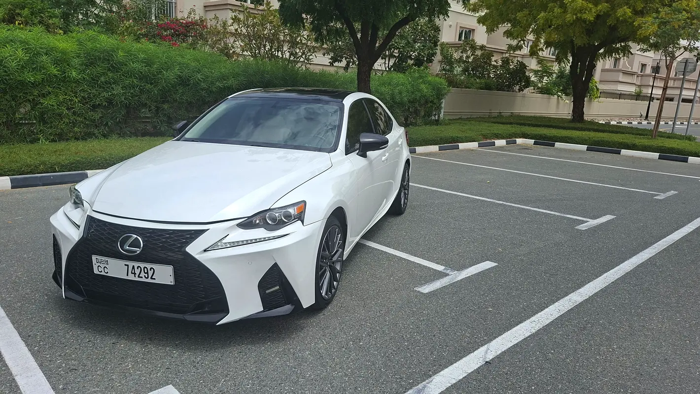 Lexus IS-Series 2015 — photo 1 of 20